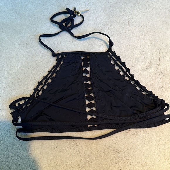 Ale by Alessandra Black Crochet High Neck Halter Bikini Top Size Medium - Picture 4 of 5